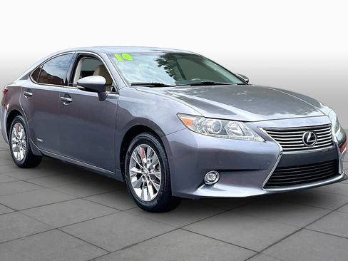Used 2014 Lexus ES 300h w/ Luxury Package w/Bamboo Trim FWD image 2