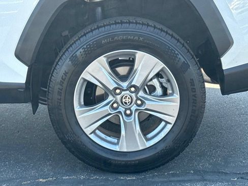 Used 2024 Toyota RAV4 XLE FWD image 17