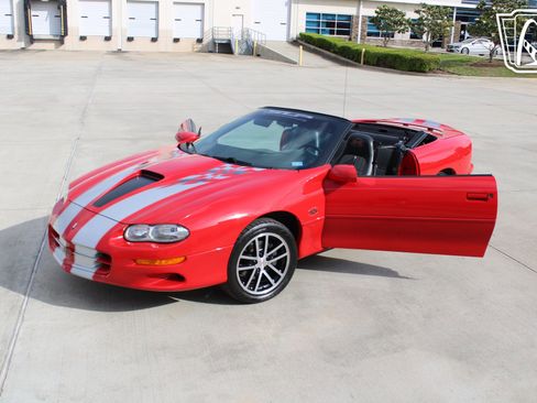Used 2002 Chevrolet Camaro Z28 w/ SS Performance/Appearance Pkg RWD image 7
