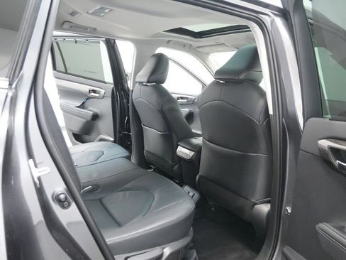 Used 2021 Toyota Highlander Limited image 29