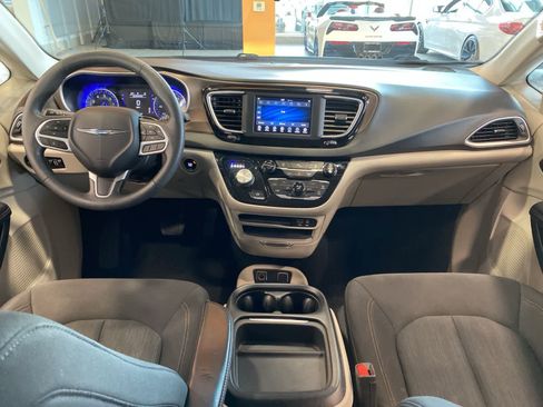 Used 2018 Chrysler Pacifica Touring Plus image 14