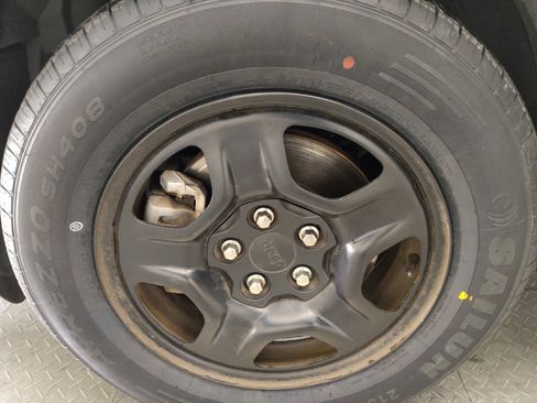 Used 2019 Jeep Renegade Sport image 31