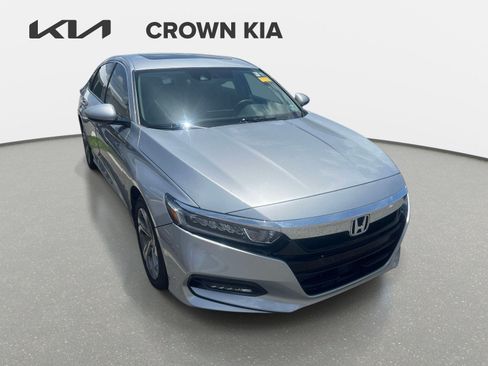 Used 2019 Toyota Camry LE FWD image 2