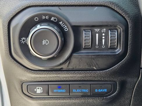Used 2022 Jeep Wrangler Unlimited Sahara AWD/4WD image 27