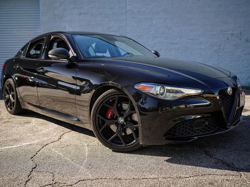 Used 2019 Alfa Romeo Giulia w/ Nero Edizione image 9