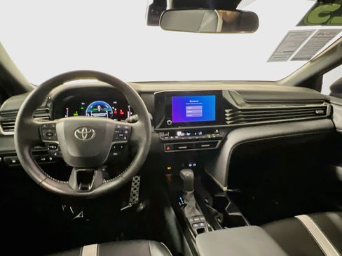 Used 2025 Toyota Camry SE FWD image 30