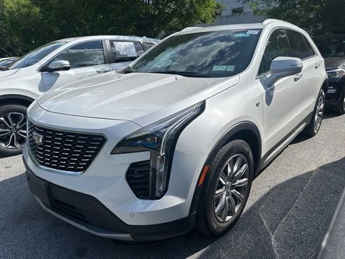 Used 2022 Cadillac XT4 Premium Luxury w/ Enhanced Visibility Package AWD/4WD image 3