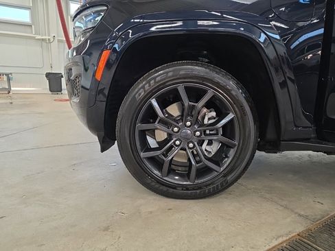 Used 2023 Jeep Grand Cherokee 30th Anniversary AWD/4WD image 23