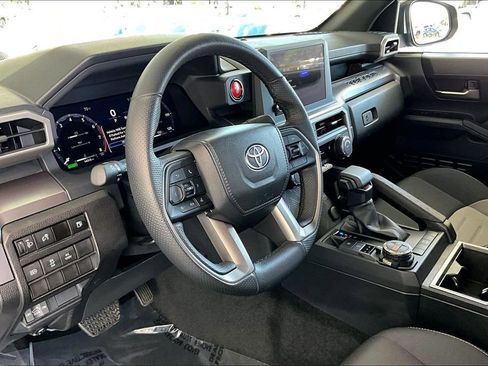 Certified 2025 Toyota Tacoma TRD Off-Road image 18