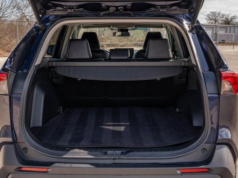 Used 2021 Toyota RAV4 XLE Premium image 24