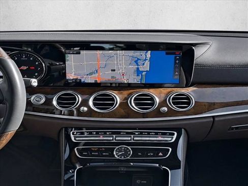 Used 2017 Mercedes-Benz E 300 image 21