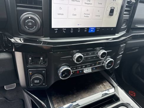 Used 2023 Ford F250 Lariat w/ Lariat Ultimate Package AWD/4WD image 28