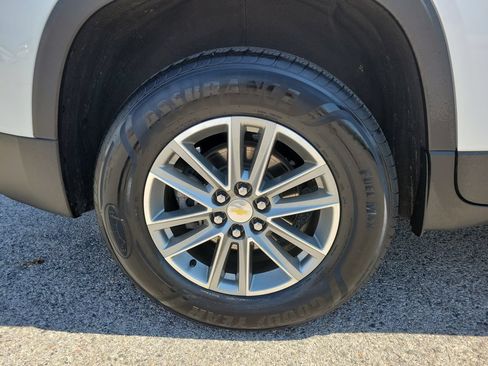 Used 2023 Chevrolet Traverse LT w/ LPO, Floor Liner Package FWD image 5