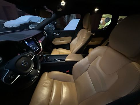 Used 2019 Volvo XC60 T5 Momentum w/ Multimedia Package image 34