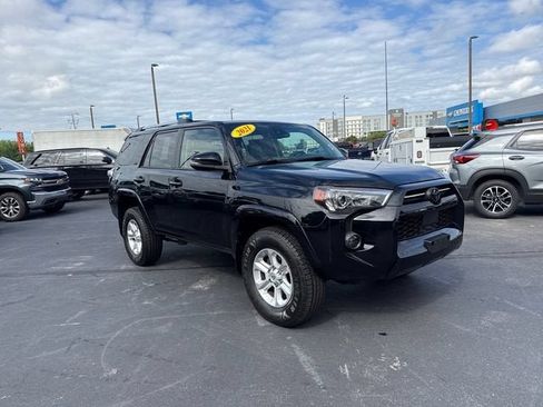 Used 2021 Toyota 4Runner SR5 Premium w/ Moonroof Package AWD/4WD image 1