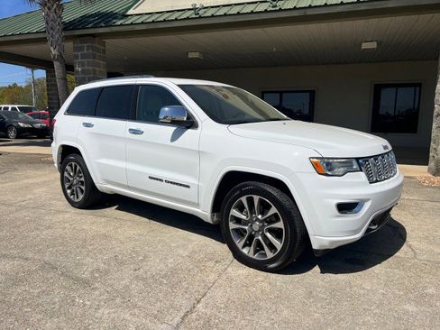 Used 2018 Jeep Grand Cherokee Overland image 2