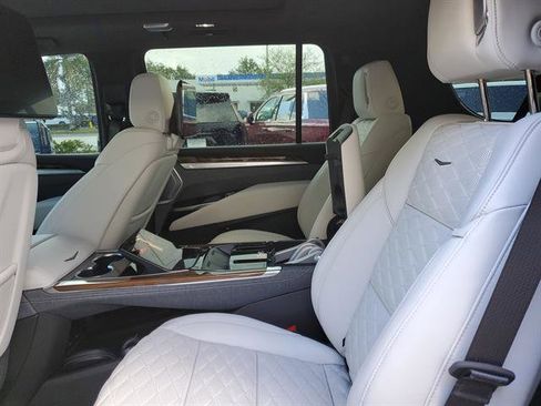 Certified 2026 Cadillac Escalade ESV Platinum Luxury image 15