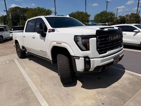 Used 2024 GMC Sierra 2500 AT4 w/ AT4 Premium Plus Package image 3