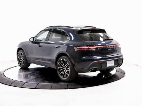 Certified 2023 Porsche Macan image 3