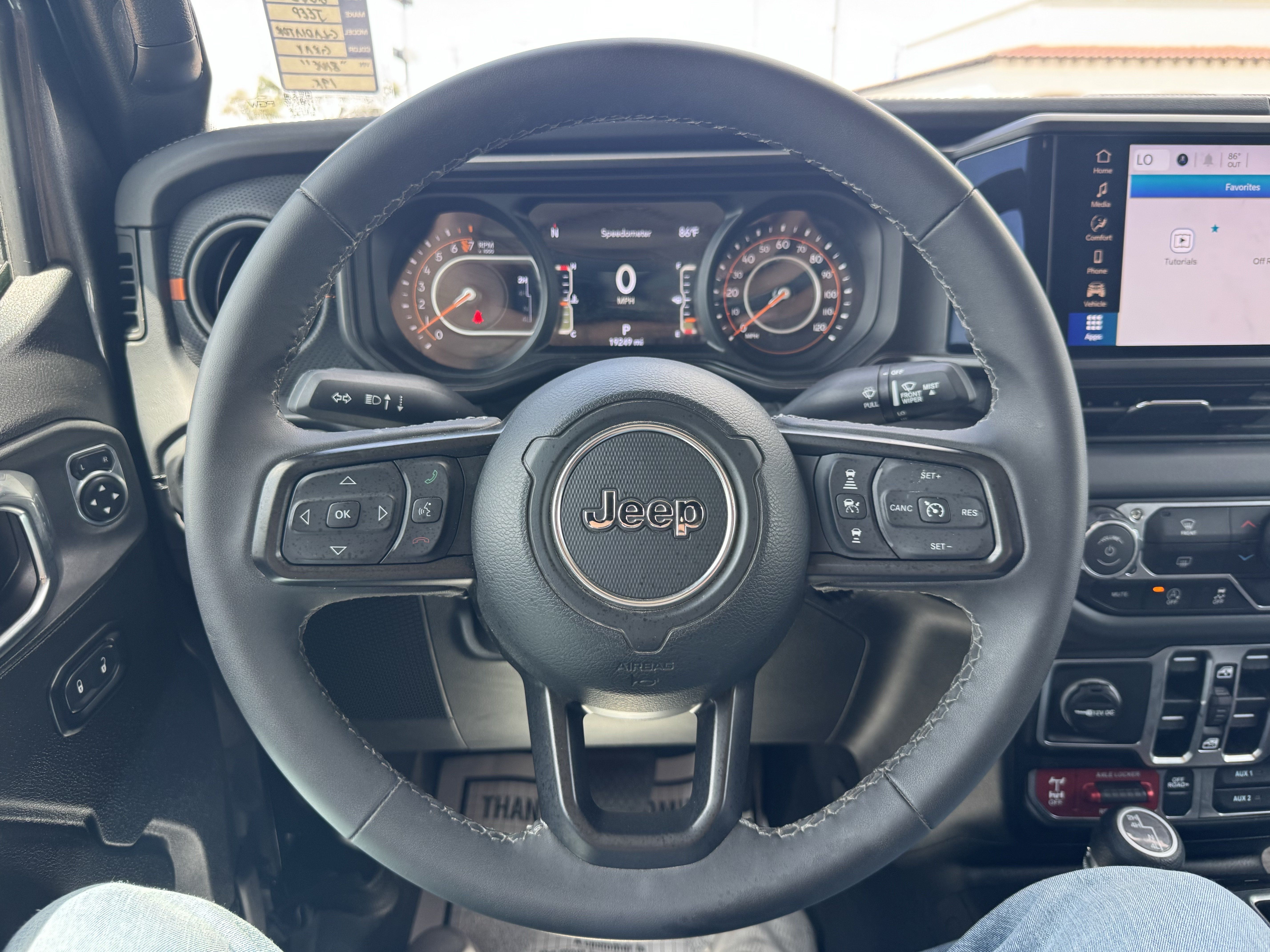 Used 2025 Jeep Gladiator Mojave AWD/4WD image 8