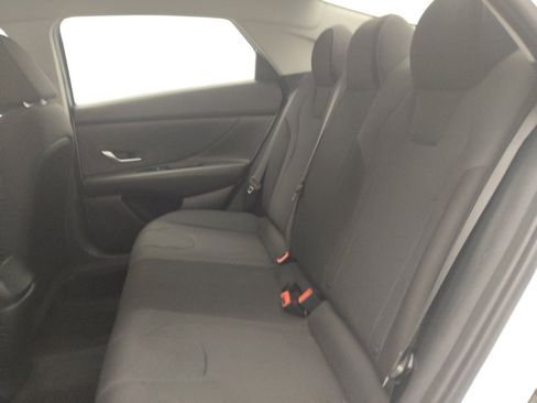 Used 2021 Hyundai Elantra SE image 18