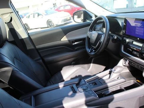 Certified 2025 Toyota Grand Highlander AWD image 31
