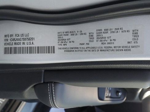 New 2025 Jeep Grand Cherokee L Altitude image 28