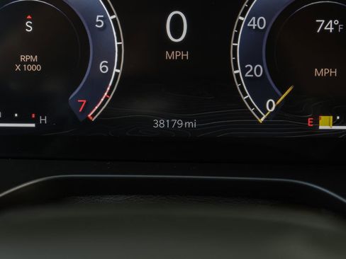 Used 2022 Jeep Grand Cherokee L Limited w/ Luxury Tech Group II AWD/4WD image 3