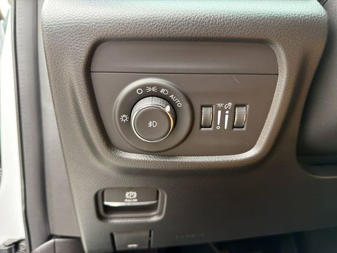 Used 2024 Jeep Grand Cherokee L Summit w/ Advanced Protech Group IV AWD/4WD image 23