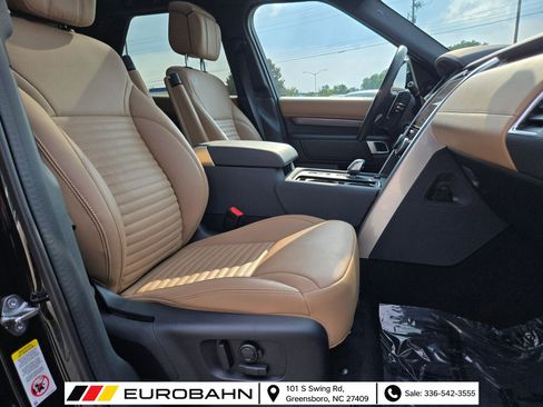 Used 2024 Land Rover Discovery Metropolitan Edition AWD/4WD image 21