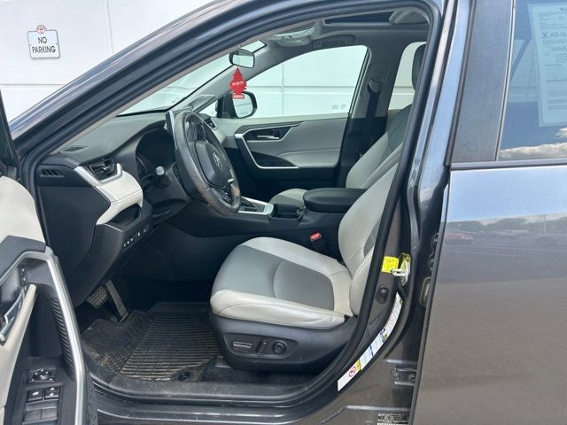 Used 2019 Toyota RAV4 XLE Premium w/ Cold Weather Package AWD/4WD image 20