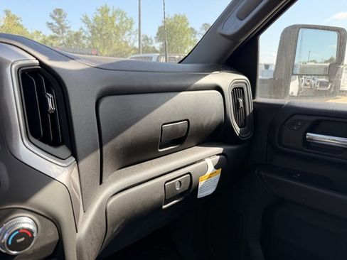 New 2025 GMC Sierra 3500 Pro w/ Convenience Package image 19