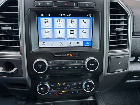 Used 2018 Ford Expedition Max XLT w/ Equipment Group 202A AWD/4WD image 8
