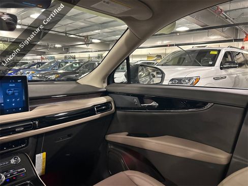 Used 2022 Lincoln Nautilus Reserve image 24