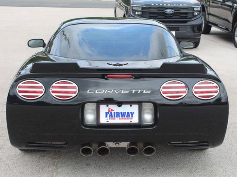 Used 2001 Chevrolet Corvette Coupe w/ Preferred Equipment Group2 RWD image 11