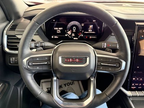 Used 2025 GMC Acadia Elevation w/ Elevation Premium Package FWD image 17