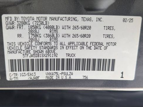 Used 2025 Toyota Tundra Limited AWD/4WD image 27