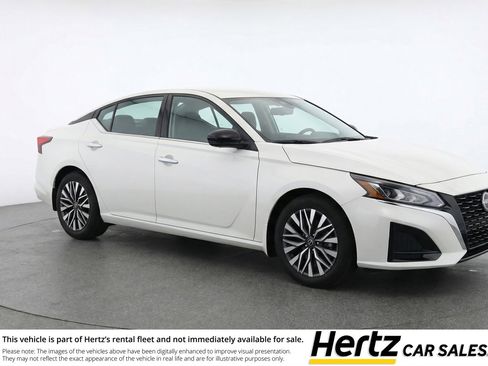 Used 2025 Nissan Altima 2.5 SV image 1