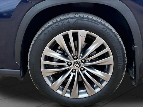 Used 2021 Toyota Highlander Platinum AWD/4WD image 11