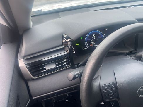 Used 2025 Toyota Camry LE image 33