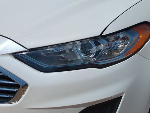 Used 2020 Ford Fusion SE FWD image 9
