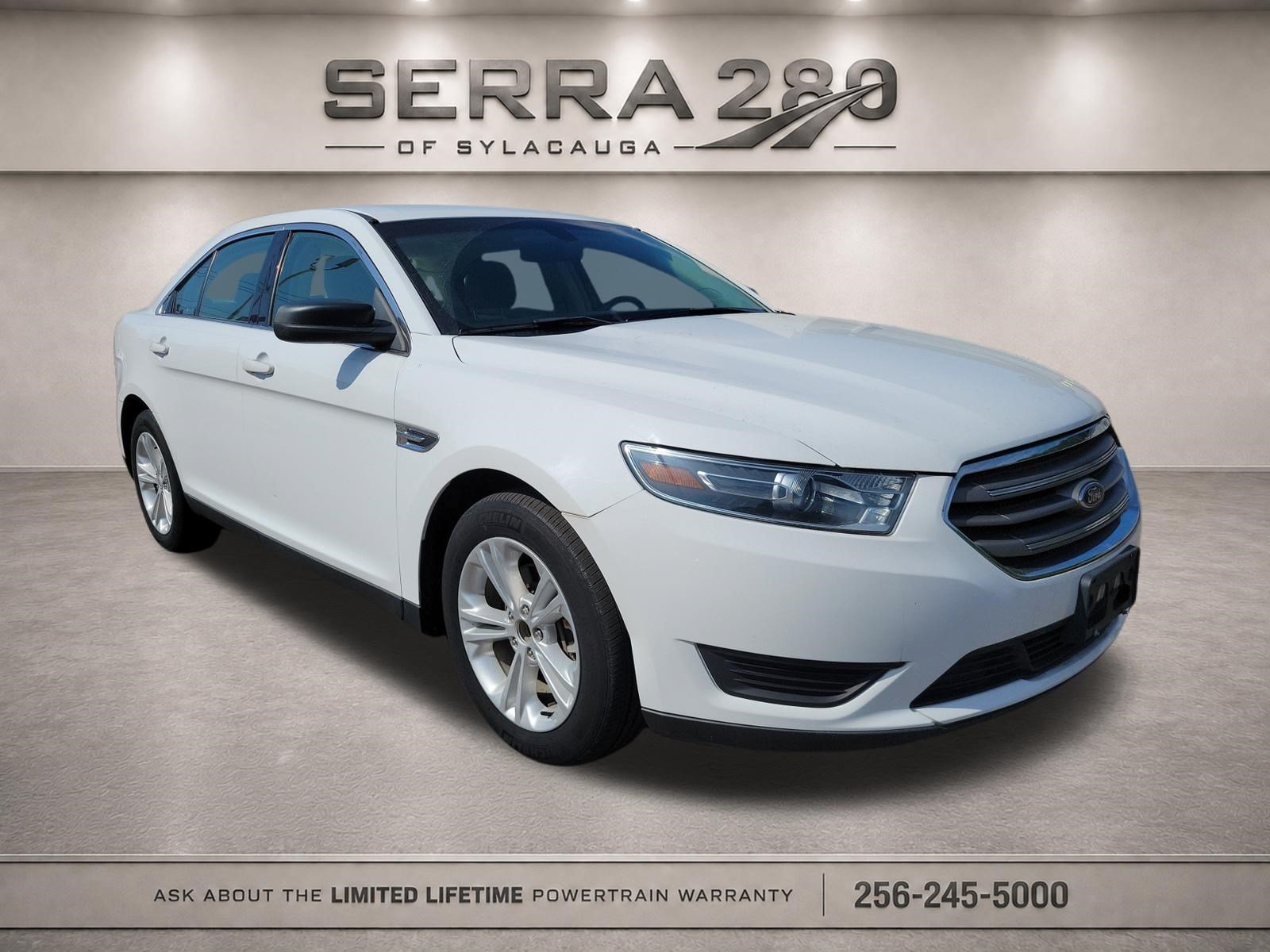 Used 2018 Ford Taurus SE FWD image 1