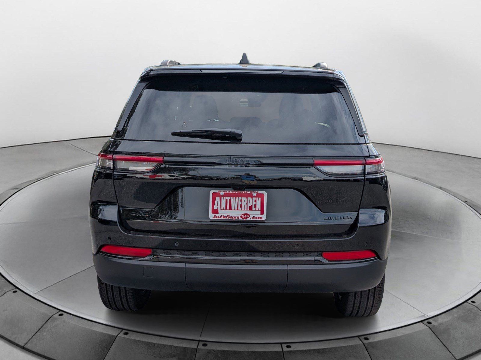 New 2025 Jeep Grand Cherokee Limited w/ Black Appearance Package AWD/4WD image 4