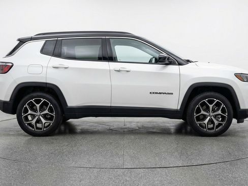 Used 2025 Jeep Compass Limited image 11