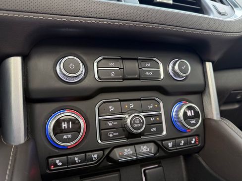 Used 2022 GMC Yukon SLT w/ SLT Premium Package image 17