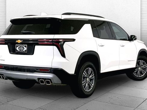 Used 2025 Chevrolet Traverse LT image 13