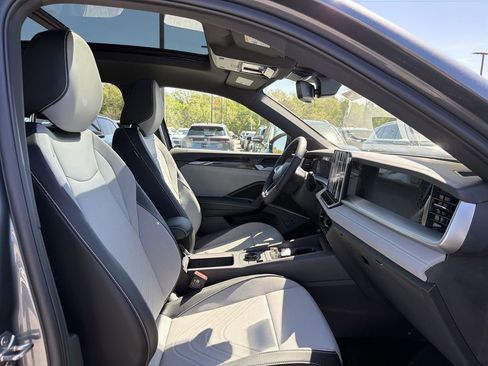 New 2026 Volkswagen Tiguan SE R-Line FWD image 18