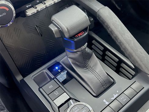 Used 2024 Toyota Tacoma TRD Off-Road image 31