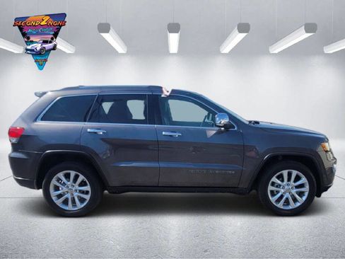 Used 2017 Jeep Grand Cherokee Limited image 2