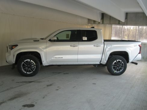 New 2026 Toyota Tacoma TRD Sport image 6